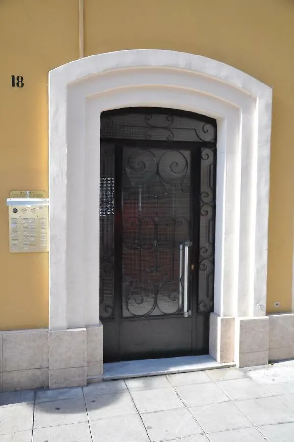 Charmant studio tout proche du port Nice Appartement